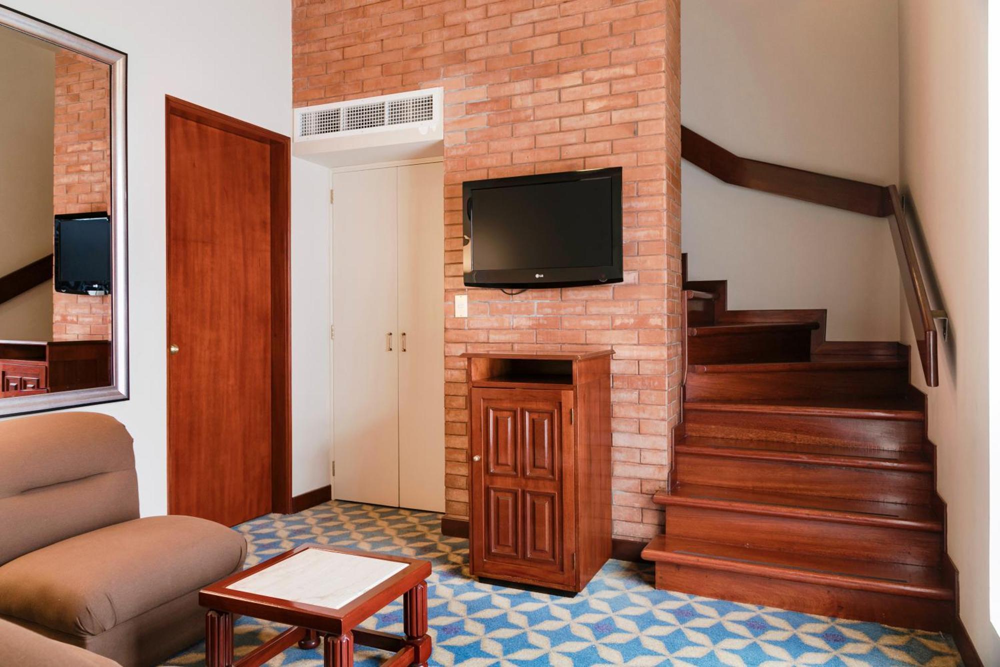 Costa Del Sol Trujillo Centro Hotell Eksteriør bilde